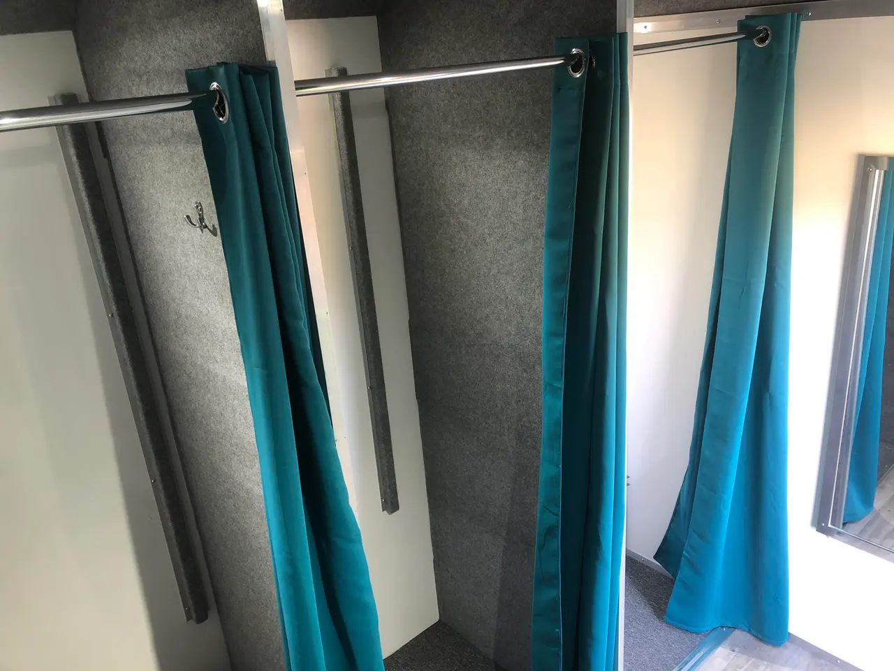 Crowd Changing Vehicle cubicle detail