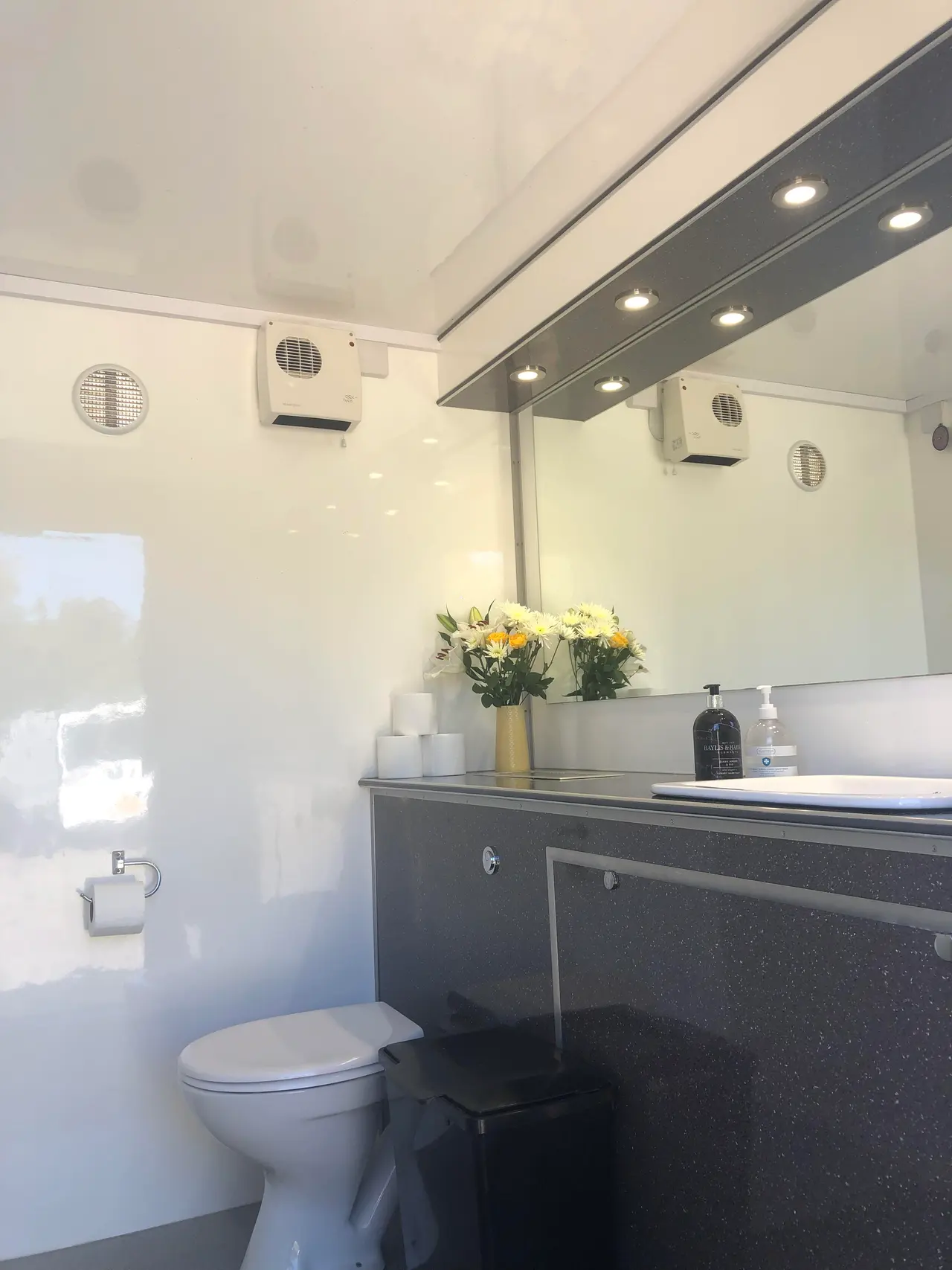 Honey Wagon 1+1 ladies interior with running water